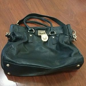 🎹 Michael Kors Purse 🎤